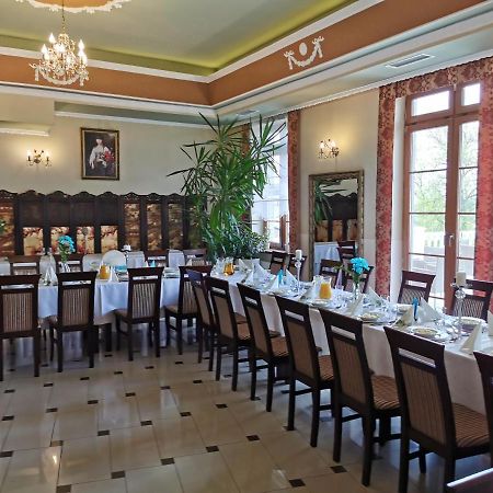 Palac Koronny Noclegi & Wypoczynek Wodzisław Exterior foto